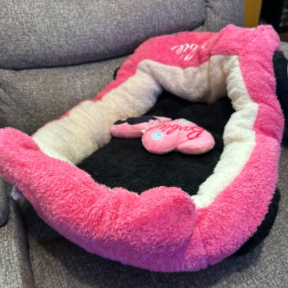 Barbie Plush Pink Car Pet Bed for Dogs and Cats like new - Picture 3 of 6